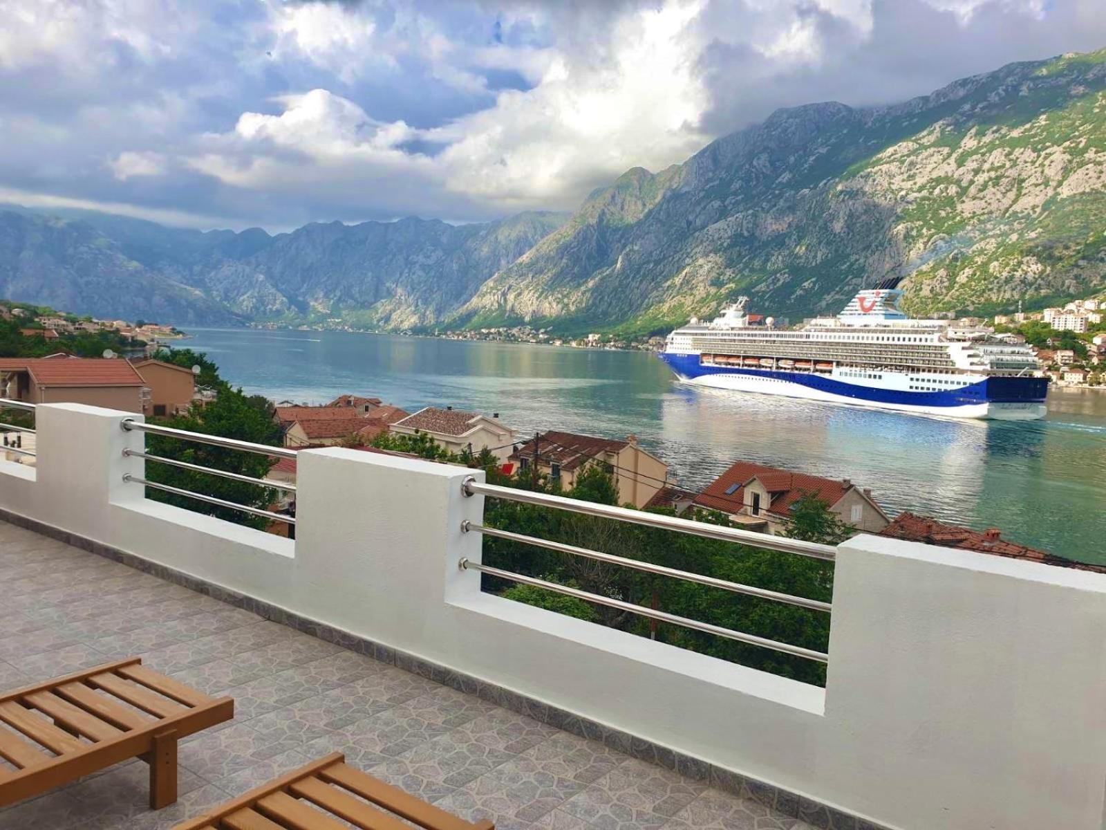 House With Big Terrace And Beautiful Sea View Villa Kotor Eksteriør billede