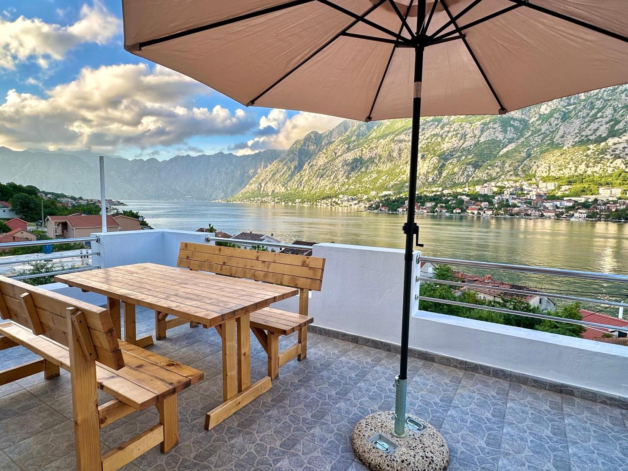 House With Big Terrace And Beautiful Sea View Villa Kotor Eksteriør billede